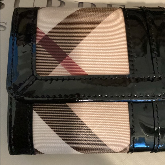 'Nova Check' Wallet
Burberry - Picture 3 of 16